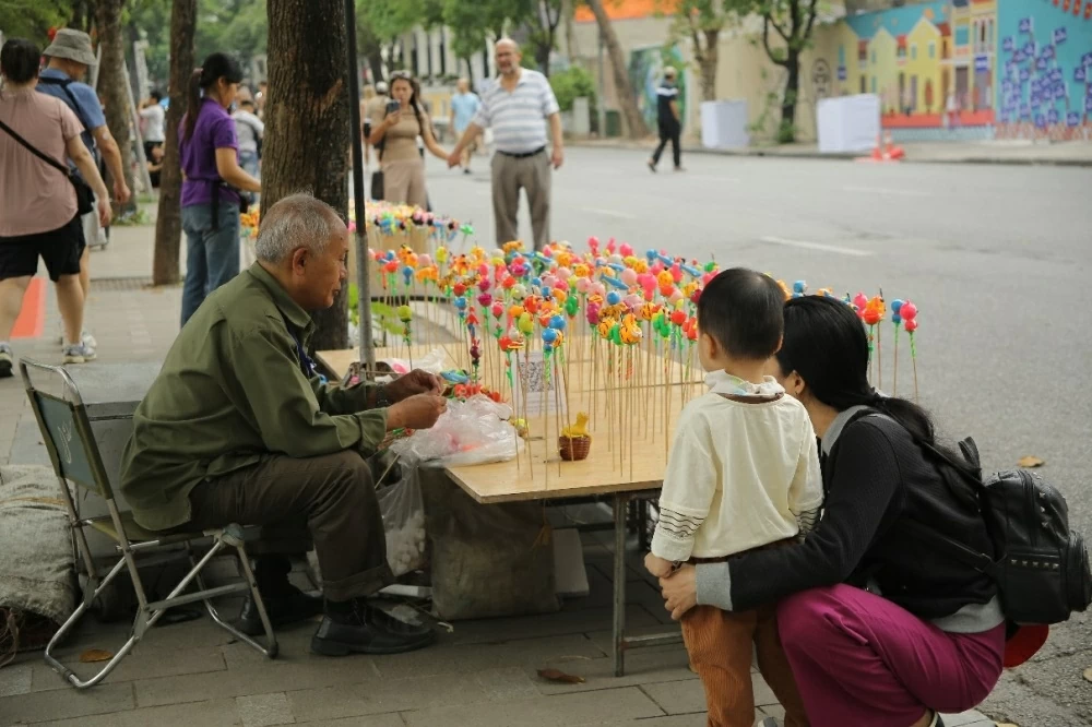 Te Tò He: Kể câu chuyện văn hóa thông qua trải nghiệm thị giác sống động