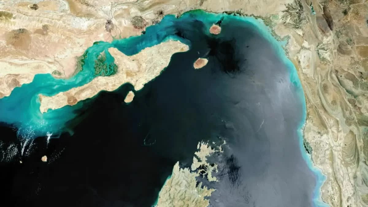 Lưu lượng vận tải qua eo biển Hormuz vẫn rất thấp so với trước xung đột Lưu lượng vận tải qua eo biển Hormuz vẫn rất thấp so với trước xung đột