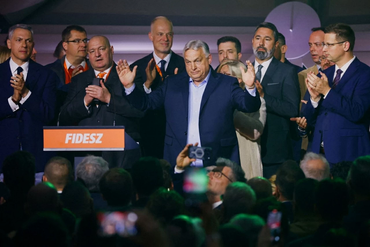 Thủ tướng Hungary Viktor Orbán phản ứng trên sân khấu tại Budapest sau khi kết quả bầu cử sơ bộ được công bố vào Chủ nhật, ngày 12 tháng 4. (Nguồn: X) Thủ tướng Hungary Viktor Orbán phản ứng trên sân khấu tại Budapest sau khi kết quả bầu cử sơ bộ được công bố vào Chủ nhật, ngày 12 tháng 4. (Nguồn: X)