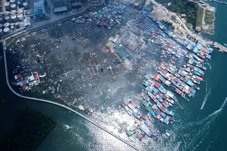 Khung cảnh sau đám cháy tại bang Sabah được nhìn từ trên không. (Nguồn: The Guardian) Khung cảnh sau đám cháy tại bang Sabah được nhìn từ trên không. (Nguồn: The Guardian)