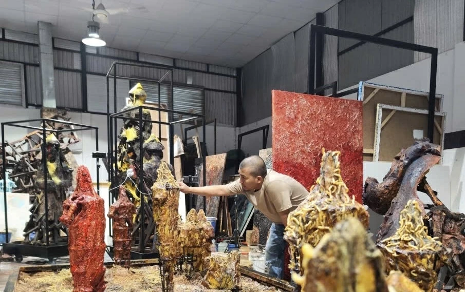 Đưa tằm đến không gian nghệ thuật quốc tế Đưa tằm đến không gian nghệ thuật quốc tế