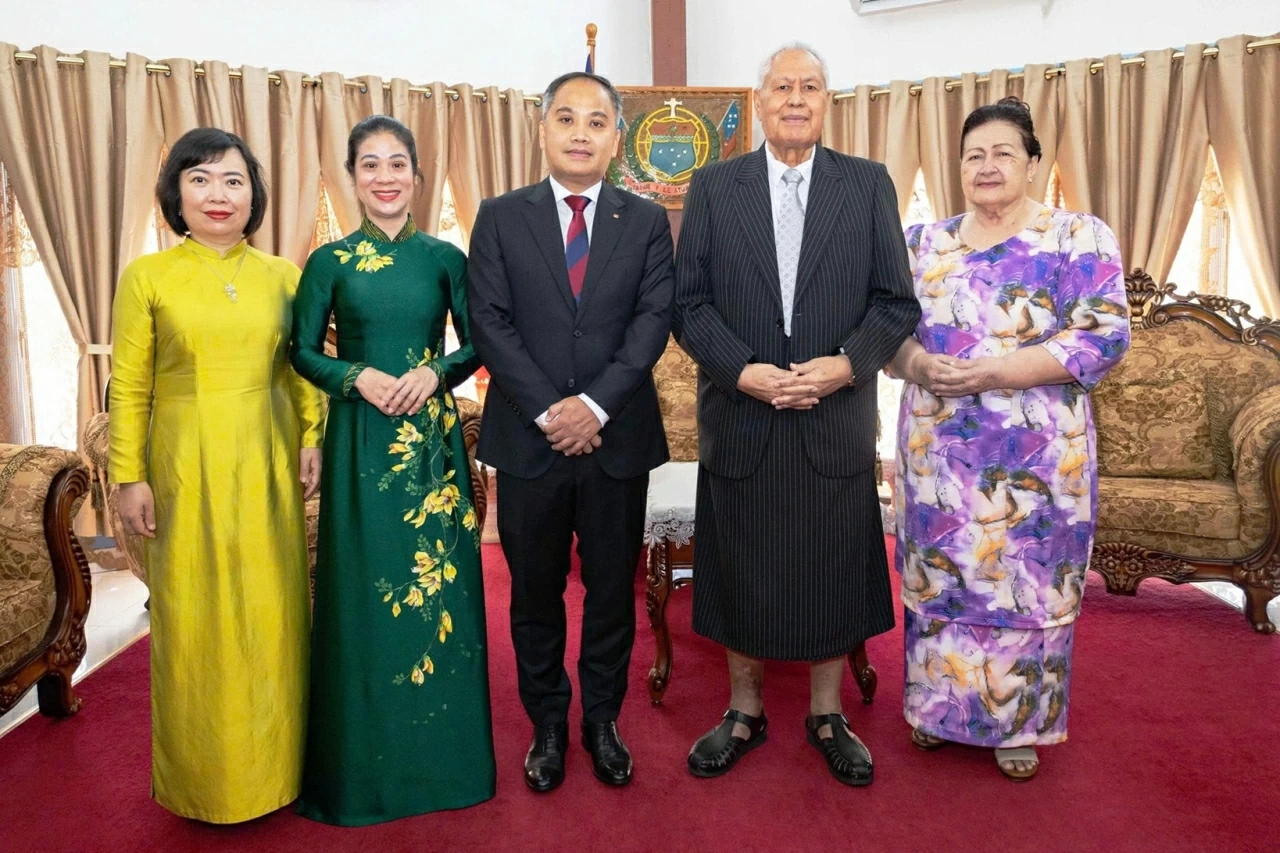 Đại sứ Phan Minh Giang trình Thư ủy nhiệm lên Người đứng đầu Nhà nước độc lập Samoa
