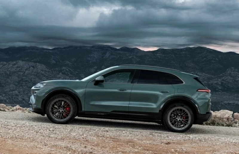 Porsche Cayenne bản chạy điện vẫn giữ trọn ADN thiết kế đặc trưng nhưng được tinh chỉnh mạnh mẽ theo hướng tối ưu hiệu quả khí động học. 