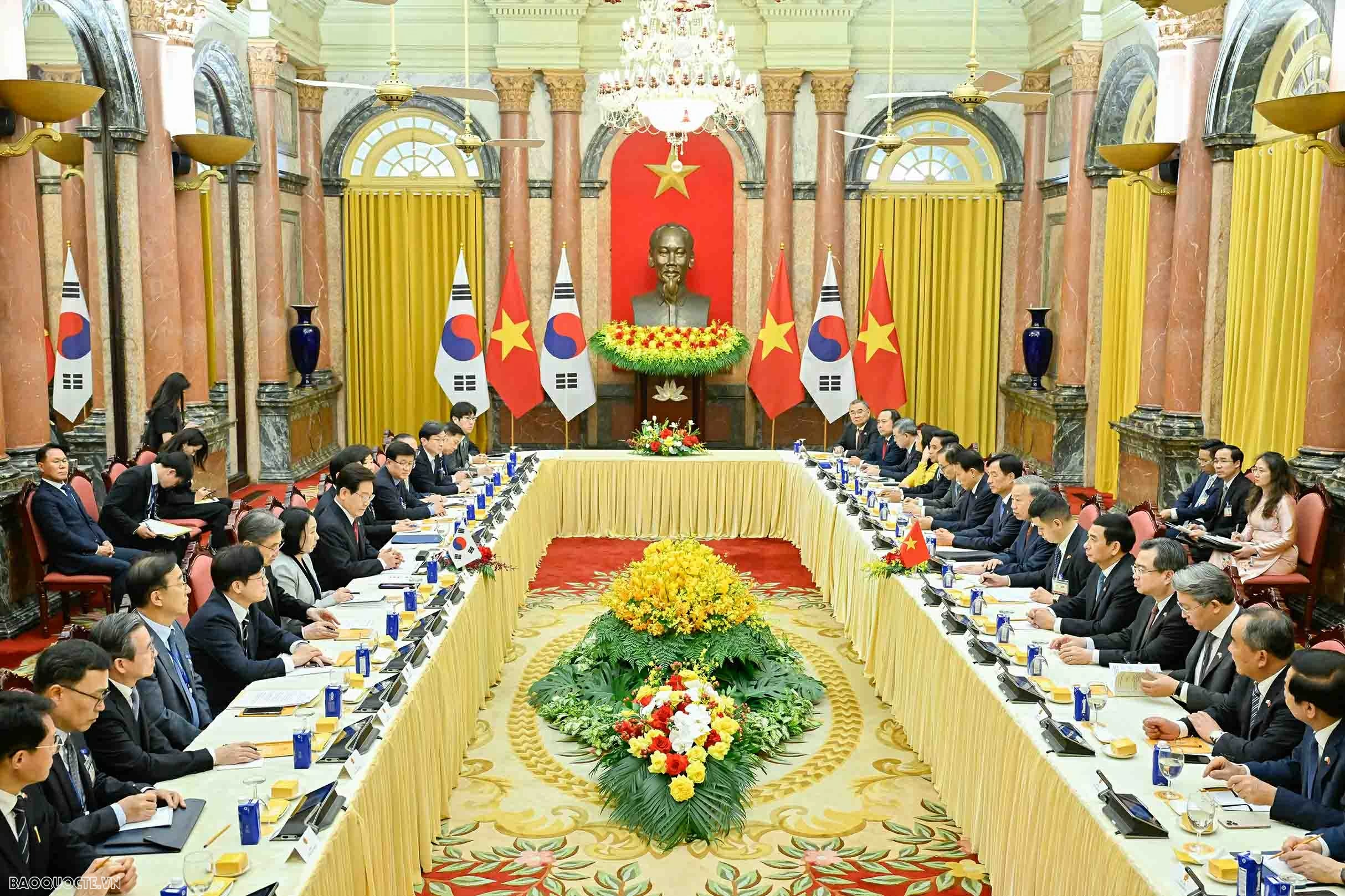 3.số 17+18: Tổng thống Hàn Quốc thăm Việt Nam: Từ đối tác hàng đầu đến liên kết chiến lược