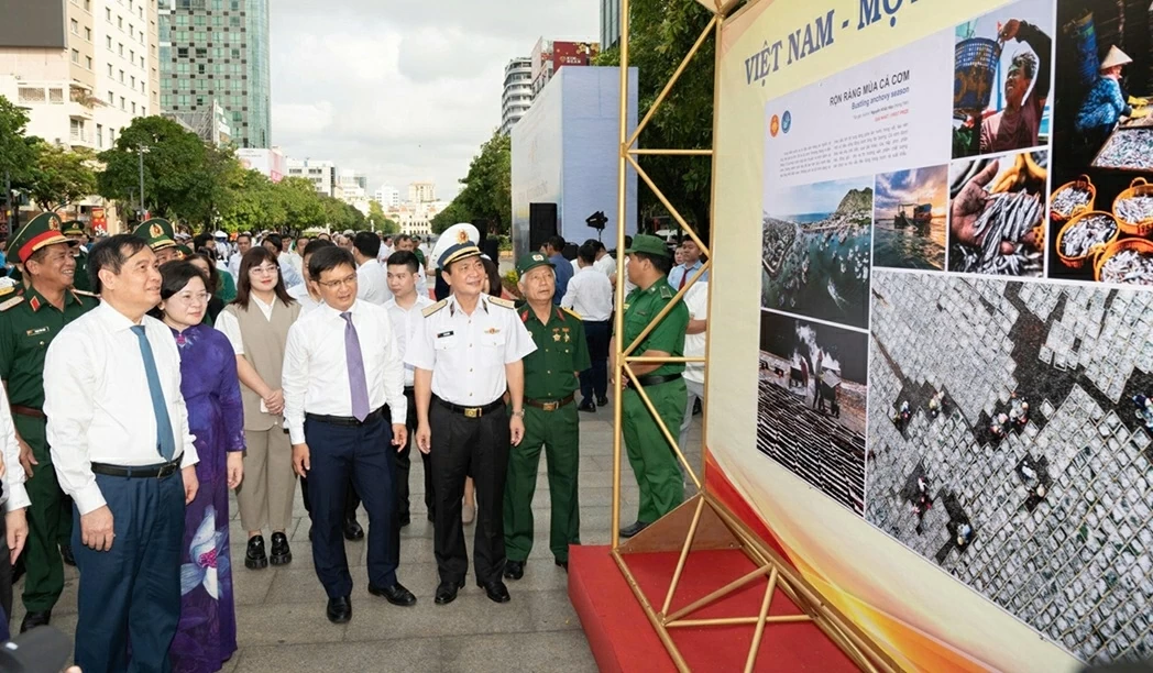 Khai mạc triển lãm ảnh Việt Nam - Một dải non sông: Lan tỏa thông điệp hòa bình, phát triển và hội nhập