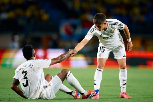 Mất Militao và Guler đến cuối mùa giải, Real Madrid đứng trước nguy cơ không danh hiệu Mất Militao và Guler đến cuối mùa giải, Real Madrid đứng trước nguy cơ không danh hiệu