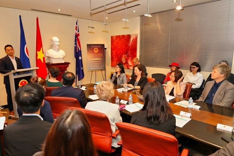Nữ trí thức Việt tại Australia nhận Bằng khen Bộ trưởng Bộ Ngoại giao Nữ trí thức Việt tại Australia nhận Bằng khen Bộ trưởng Bộ Ngoại giao