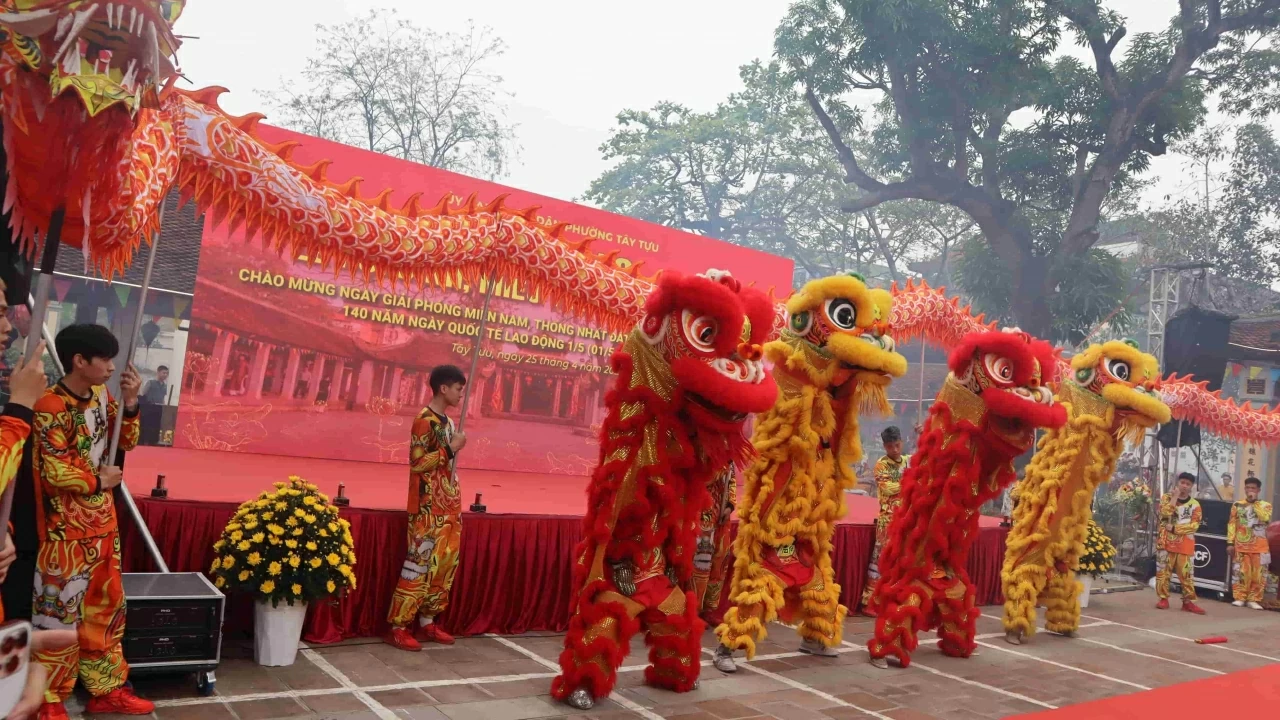 Rực rỡ sắc hoa khai hội đình, miếu Tây Tựu 2026