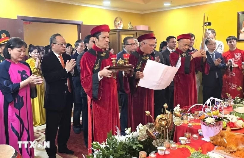 Giỗ Tổ Hùng Vương tại Nga: Cộng đồng người Việt thành kính tưởng niệm, hướng về cội nguồn dân tộc