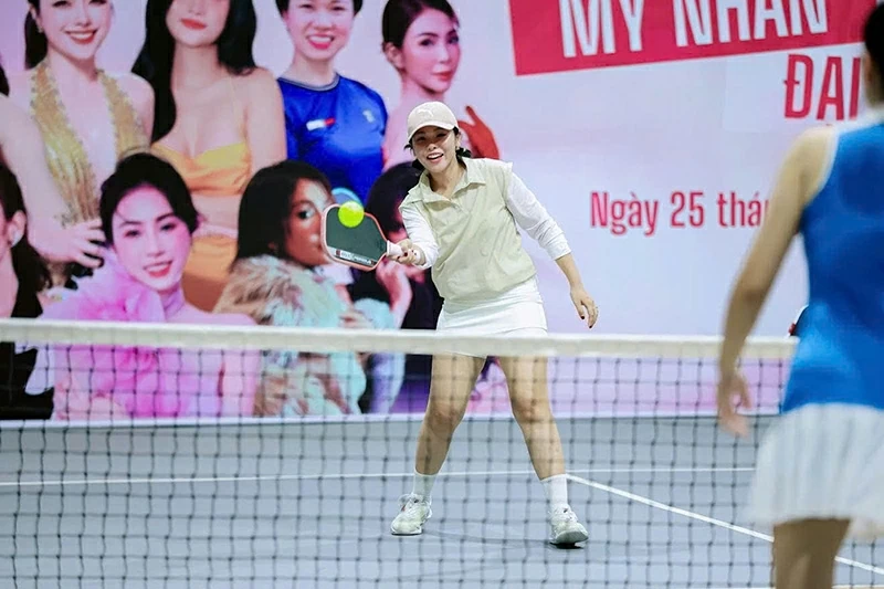 Pickleball 'nóng' tại TP.HCM: Sân chơi thể thao thành điểm hẹn của người trẻ
