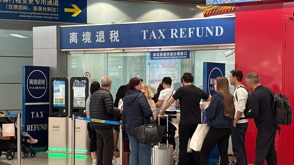 Lưu lượng hành khách xuất nhập cảnh tại Trung Quốc được dự báo tăng vọt trong dịp nghỉ lễ 1/5, với nhiều cửa khẩu và sân bay quốc tế bước vào giai đoạn cao điểm. (Nguồn: CGTN)