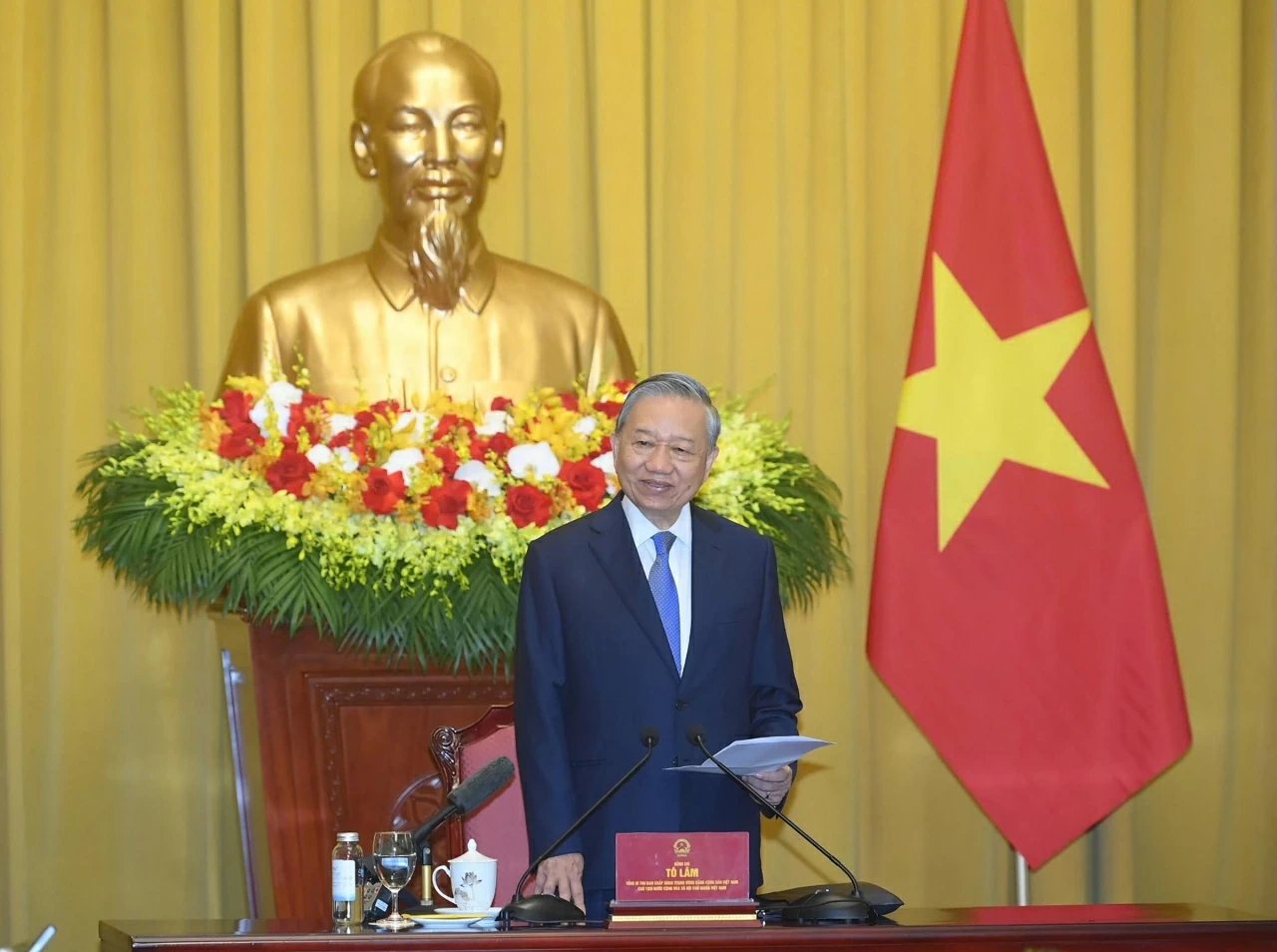 Tổng Bí thư, Chủ tịch nước Tô Lâm trao Quyết định bổ nhiệm 5 Đại sứ Việt Nam ở nước ngoài
