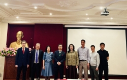 Đại sứ Việt Nam tại Pháp Trịnh Đức Hải tiếp đoàn công tác của Sở Công Thương