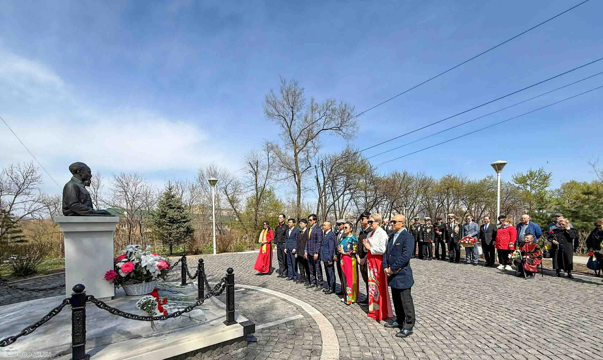 Xúc động và tự hào Lễ kỷ niệm 51 năm ngày Giải phóng miền Nam tại Vladivostok (Liên bang Nga)