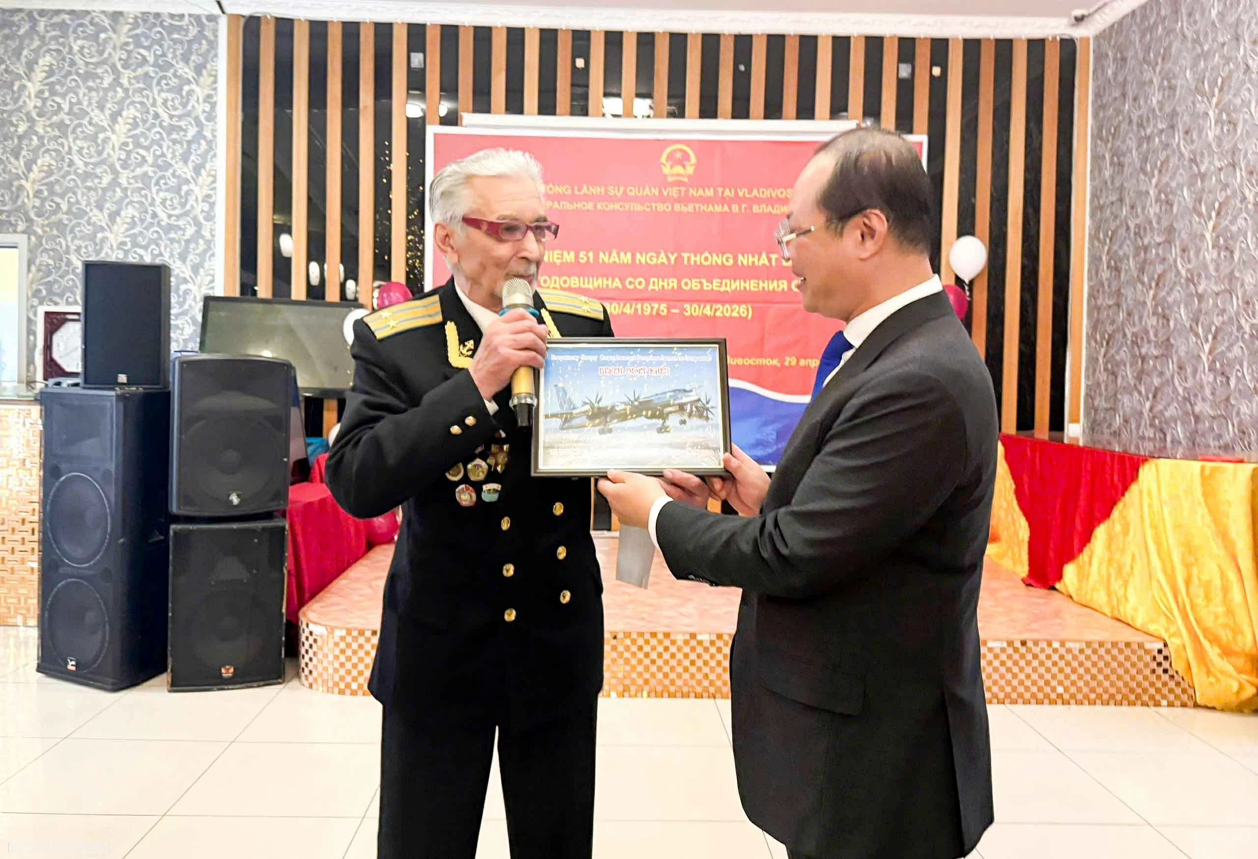 Ông Ivan Fedorovich Kolesnikov, cựu chiến binh phi đội bay “Kharol-Cam Ranh” kể lại những năm tháng hào hùng