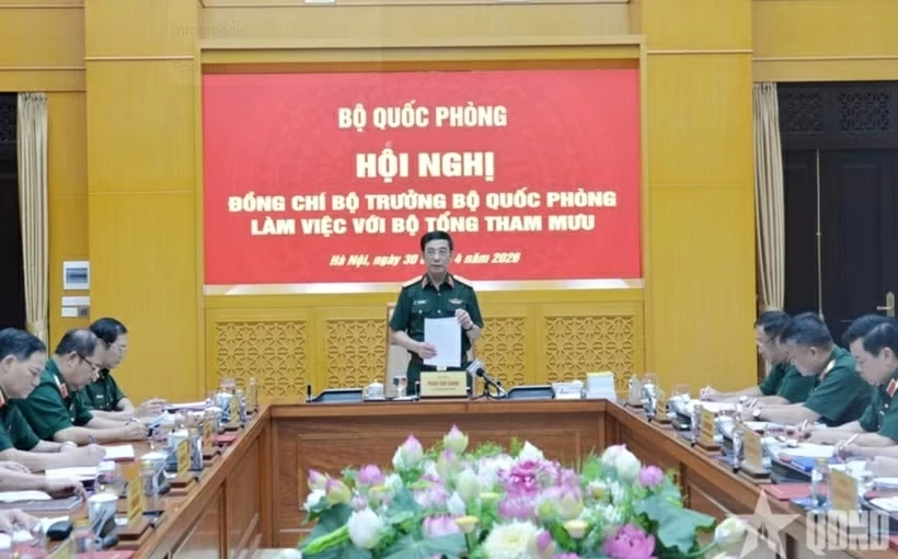 Đại tướng Phan Văn Giang chỉ đạo triển khai kế hoạch tác chiến Vòm phòng không bền vững Đại tướng Phan Văn Giang chỉ đạo triển khai kế hoạch tác chiến Vòm phòng không bền vững