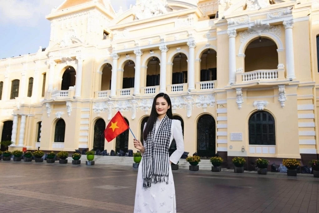 Ca sĩ Hòa Minzy và dàn Hoa hậu khoe sắc thắm với áo dài, rạng rỡ chào mừng ngày 30/4 Ca sĩ Hòa Minzy và dàn Hoa hậu khoe sắc thắm với áo dài, rạng rỡ chào mừng ngày 30/4