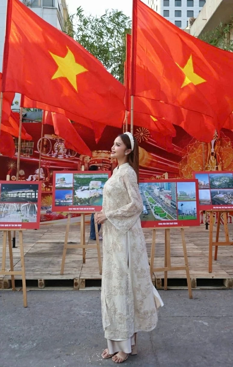 Ca sĩ Hòa Minzy và dàn Hoa hậu khoe sắc thắm với áo dài, rạng rỡ chào mừng ngày 30/4 Ca sĩ Hòa Minzy và dàn Hoa hậu khoe sắc thắm với áo dài, rạng rỡ chào mừng ngày 30/4
