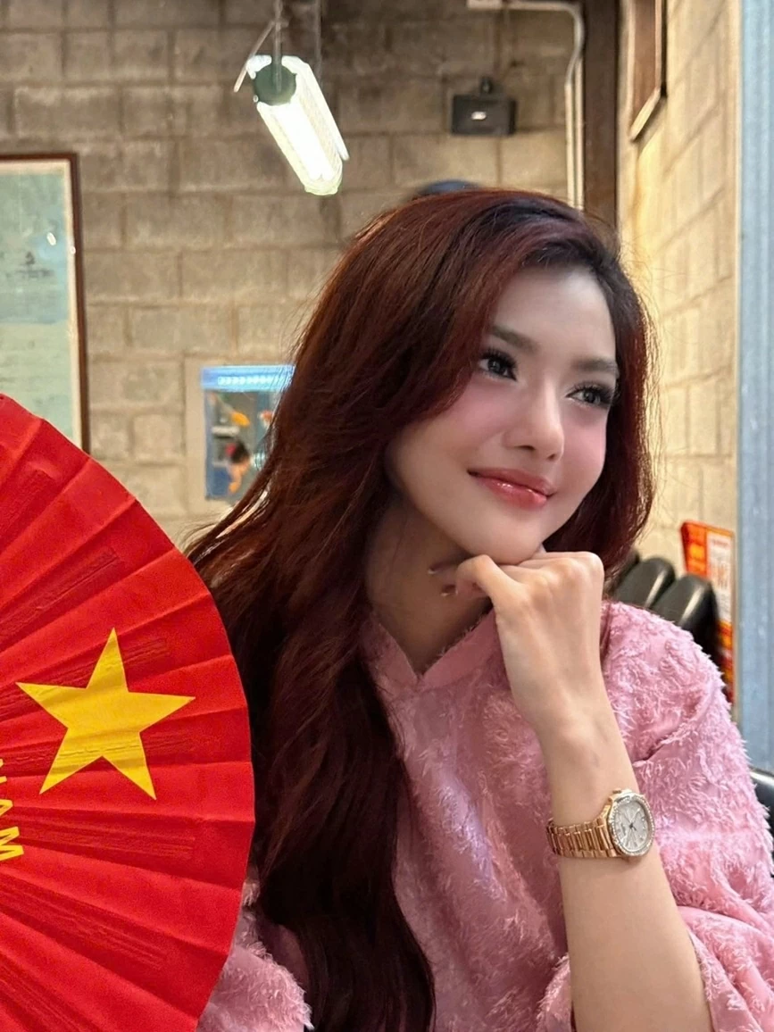 Ca sĩ Hòa Minzy và dàn Hoa hậu khoe sắc thắm với áo dài, rạng rỡ chào mừng ngày 30/4 Ca sĩ Hòa Minzy và dàn Hoa hậu khoe sắc thắm với áo dài, rạng rỡ chào mừng ngày 30/4