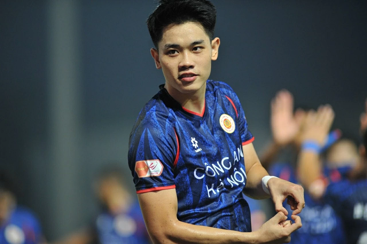 Đình Bắc lại tỏa sáng, Công an Hà Nội FC áp sát chức vô địch V.League. (Nguồn: Vietnamnet) Đình Bắc lại tỏa sáng, Công an Hà Nội FC áp sát chức vô địch V.League. (Nguồn: Vietnamnet)