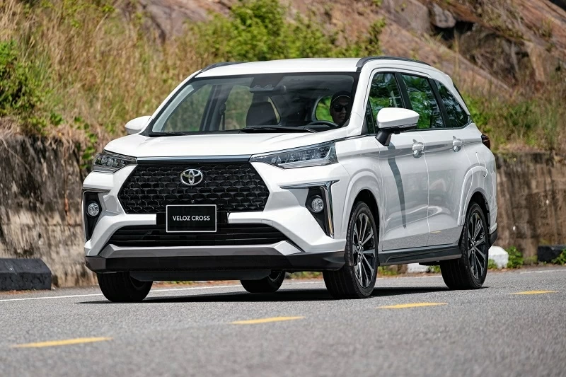Top 5 mẫu xe Toyota bán chạy nhất tháng 4/2026: Veloz Cross vươn lên dẫn đầu.