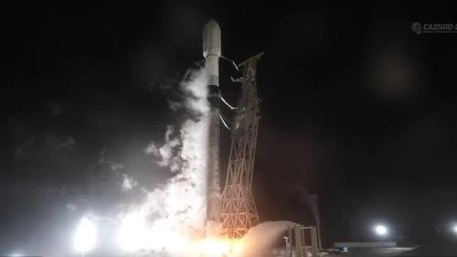 Tên lửa Falcon 9 rời bệ phóng tại căn cứ Vandenberg (Mỹ) ngày 2/5, đưa vệ tinh quan sát Trái Đất CAS500-2 do Hàn Quốc phát triển vào quỹ đạo. (Nguồn: Yonhap)