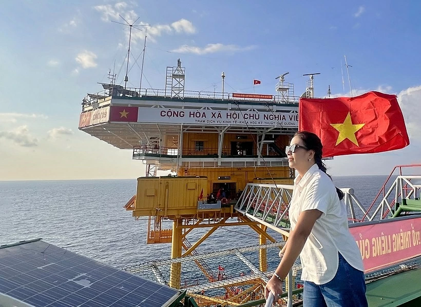 Trường Sa - Nơi niềm tin chạm vào máu thịt Tổ quốc Trường Sa - Nơi niềm tin chạm vào máu thịt Tổ quốc