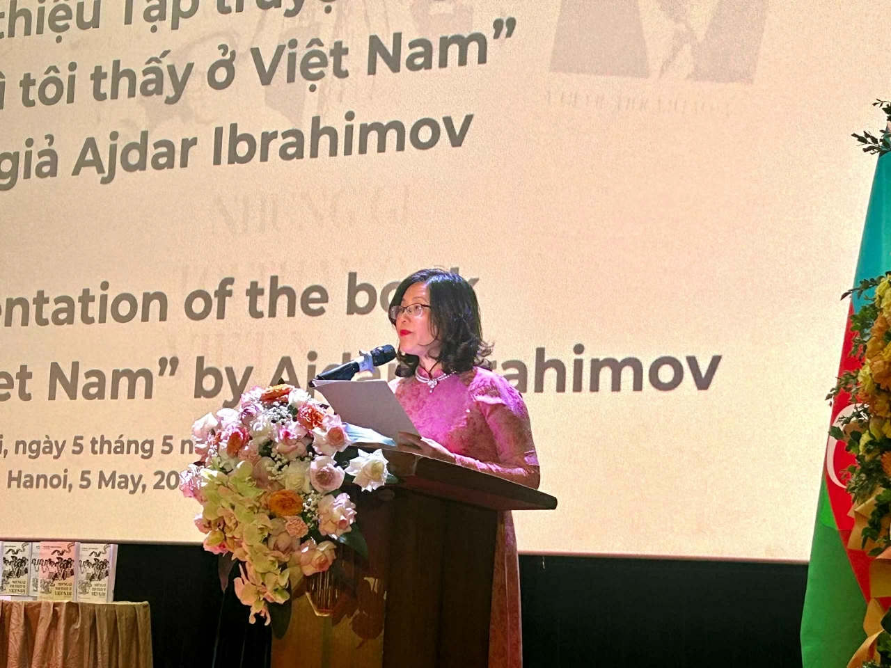 Bà Lê Thị Hà - Viện trưởng Viện phim Việt Nam phát biểu mở đầu buổi giới thiệu sách. (Ảnh: Yến Vi)
