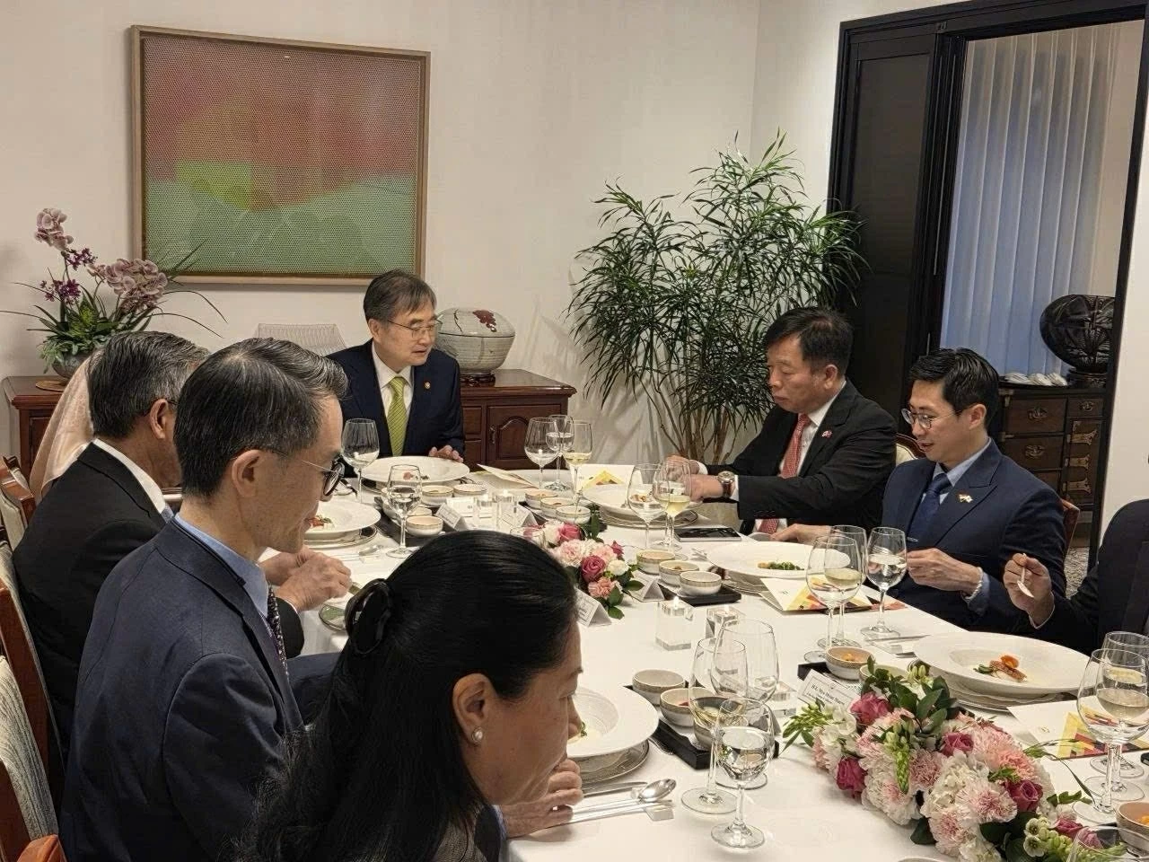 Bộ trưởng Ngoại giao Hàn Quốc ăn tối làm việc với Đại sứ các nước ASEAN tại Seoul