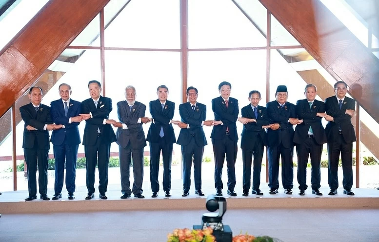 Thủ tướng dự Phiên họp hẹp của lãnh đạo các nước ASEAN Thủ tướng dự Phiên họp hẹp của lãnh đạo các nước ASEAN