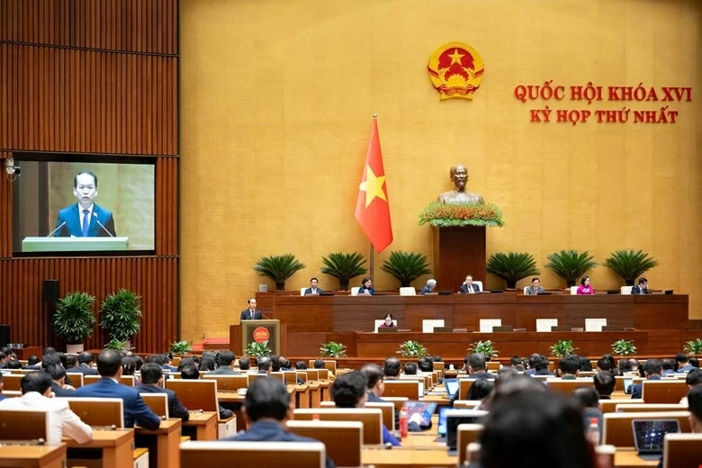 Quốc hội khoá XVI thông qua Nghị quyết của Quốc hội về thực hiện thí điểm chế định luật sư công - Ảnh: VGP
