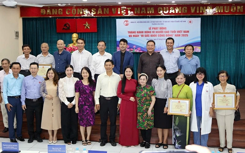 Phạm Thăng: ‘Đằng sau những nụ cười hoàn hảo là hành trình vượt qua tự ti’