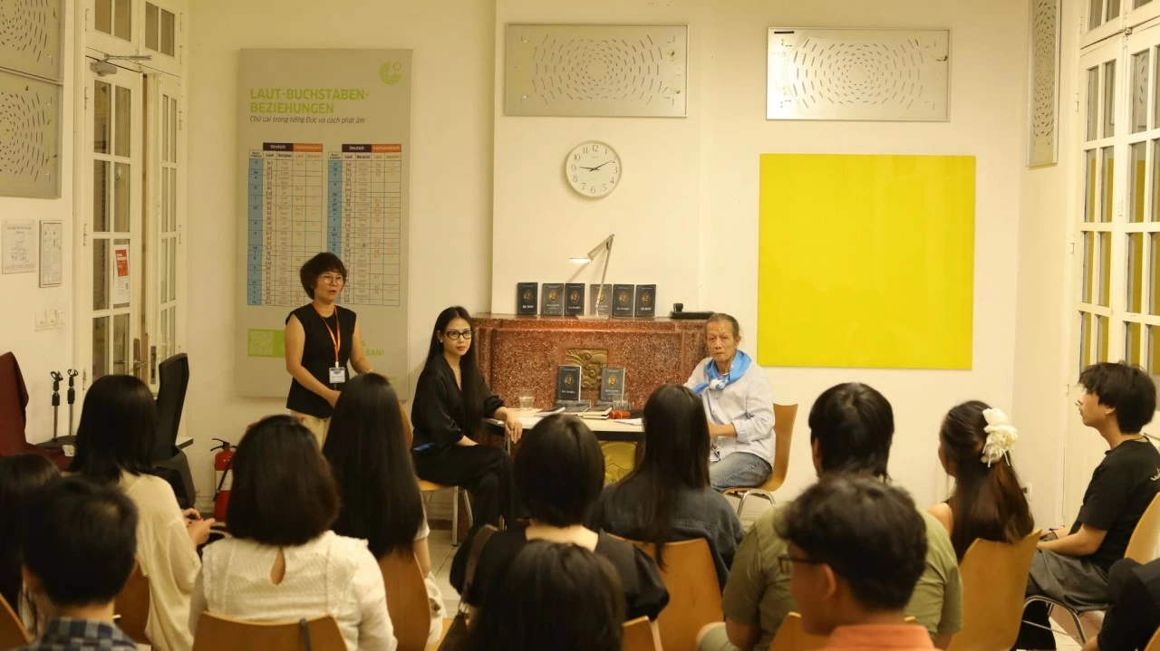Cuộc du hành đêm Hè cùng văn chương châu Âu Cuộc du hành đêm Hè cùng văn chương châu Âu