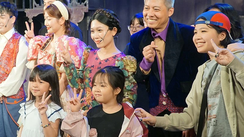 Khán giả quốc tế thích thú với sân khấu nhạc kịch tại Việt Nam. (Ảnh: PV) Khán giả quốc tế thích thú với sân khấu nhạc kịch tại Việt Nam. (Ảnh: PV)