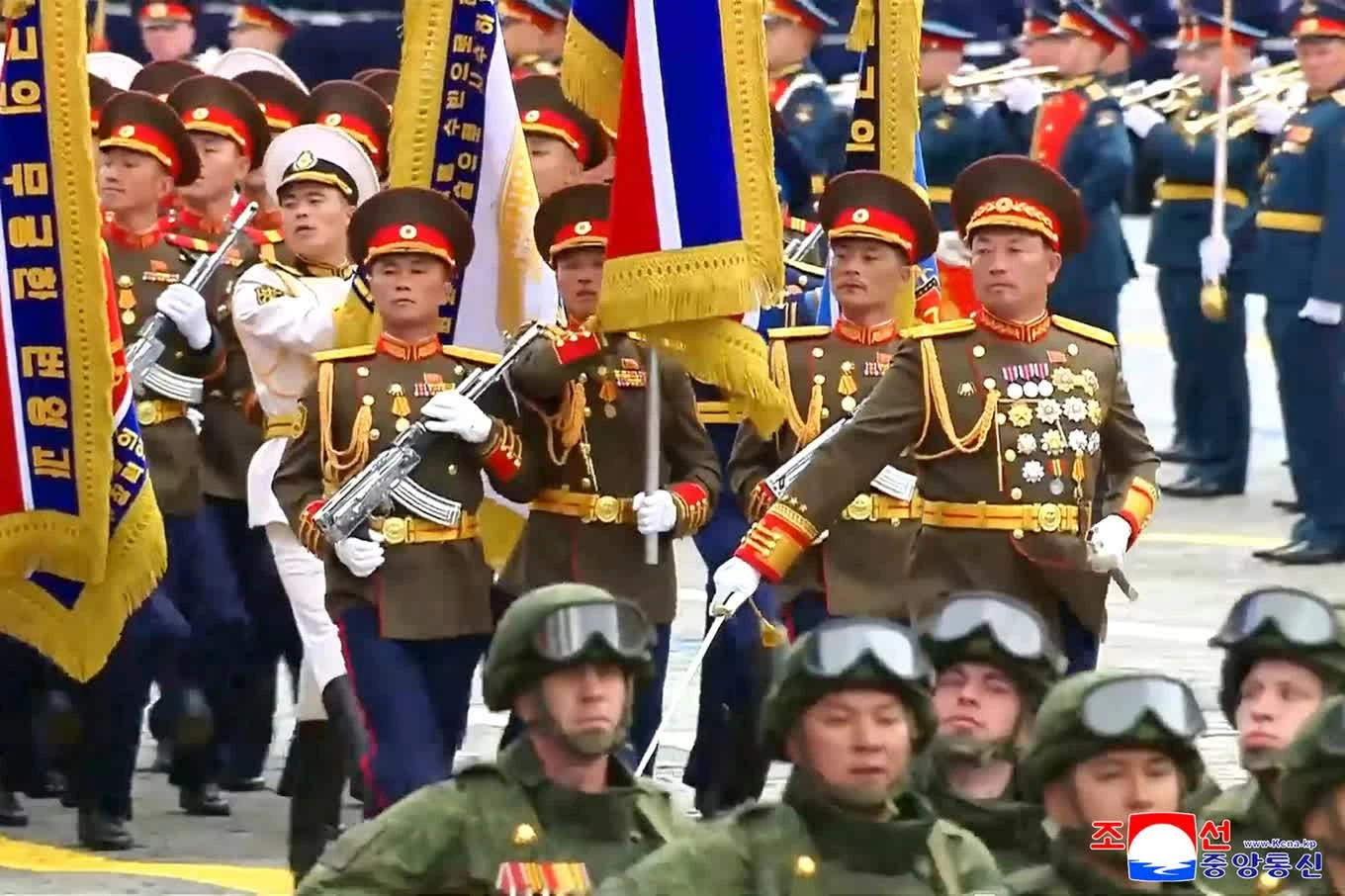 Lực lượng quân đội Triều Tiên trở thành điểm nhấn chú ý khi lần đầu tiên xuất hiện trong cuộc diễu binh Ngày chiến thắng của Nga. (Nguồn: KCNA) Lực lượng quân đội Triều Tiên trở thành điểm nhấn chú ý khi lần đầu tiên xuất hiện trong cuộc diễu binh Ngày chiến thắng của Nga. (Nguồn: KCNA)