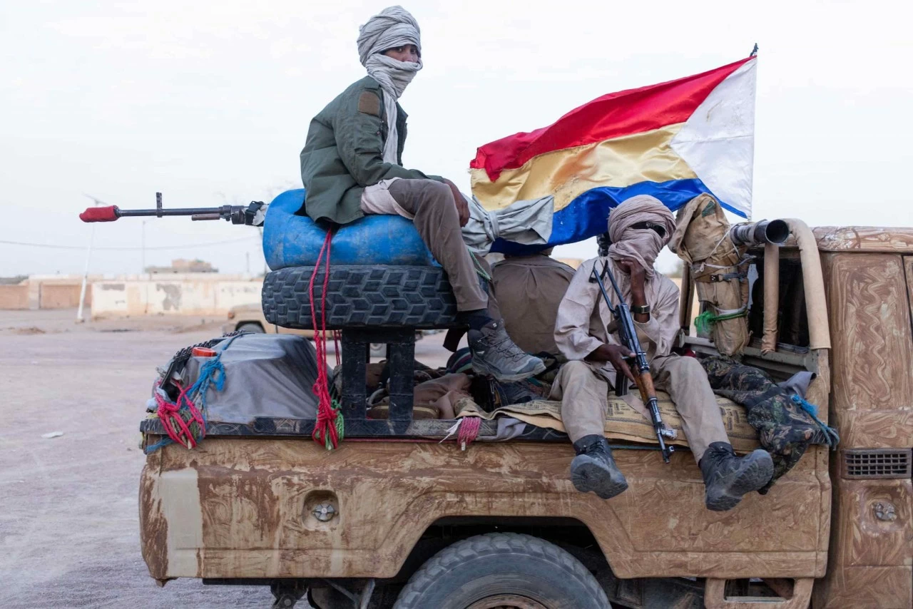 Các tay súng thuộc Mặt trận Giải phóng Azawad tuần tra trên đường phố Kidal. Ngoại trưởng Mali cho biết chính phủ nước này từ chối đàm phán với các nhóm vũ trang mà họ coi là “khủng bố”, chỉ vài ngày sau khi các tay súng thánh chiến và lực lượng ly khai đồng minh tiến hành những cuộc tấn công chưa từng có nhằm vào chính quyền quân sự. (Nguồn: Getty Images) Các tay súng thuộc Mặt trận Giải phóng Azawad tuần tra trên đường phố Kidal. Ngoại trưởng Mali cho biết chính phủ nước này từ chối đàm phán với các nhóm vũ trang mà họ coi là “khủng bố”, chỉ vài ngày sau khi các tay súng thánh chiến và lực lượng ly khai đồng minh tiến hành những cuộc tấn công chưa từng có nhằm vào chính quyền quân sự. (Nguồn: Getty Images)