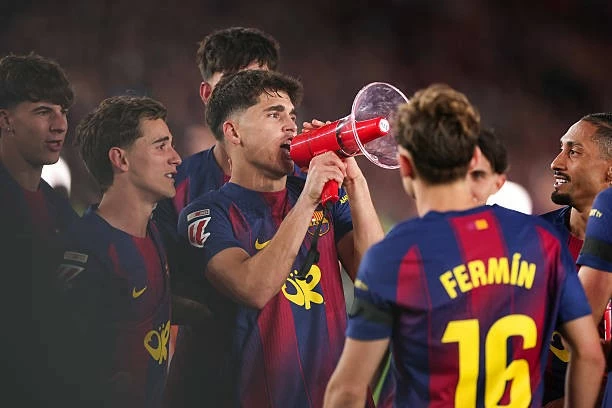 Những khoảnh khắc vỡ òa của Barcelona trong ngày đăng quang La Liga 2025/26