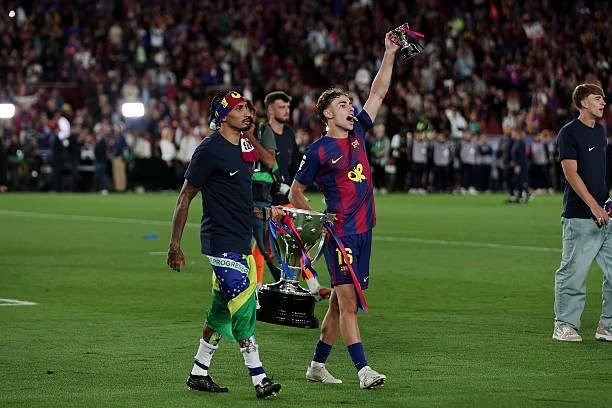 Những khoảnh khắc vỡ òa của Barcelona trong ngày đăng quang La Liga 2025/26