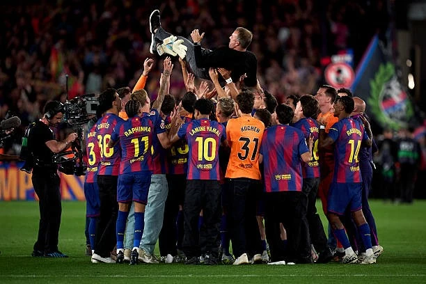 Những khoảnh khắc vỡ òa của Barcelona trong ngày đăng quang La Liga 2025/26