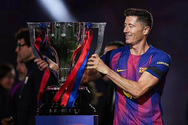 Những khoảnh khắc vỡ òa của Barcelona trong ngày đăng quang La Liga 2025/26