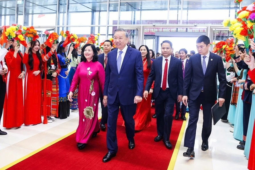 Lãnh đạo Đảng và Nhà nước tham dự Lễ Khai mạc trọng thể Đại hội đại biểu Mặt trận Tổ quốc Việt Nam lần thứ XI Lãnh đạo Đảng và Nhà nước tham dự Lễ khai mạc trọng thể Đại hội đại biểu Mặt trận Tổ quốc Việt Nam lần thứ XI
