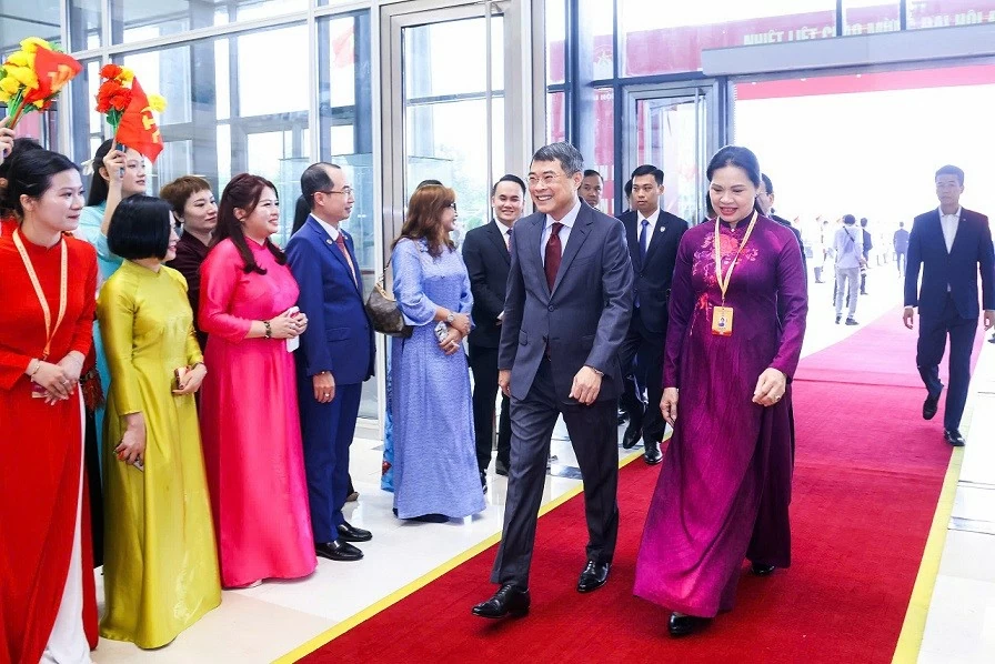 Lãnh đạo Đảng và Nhà nước tham dự Lễ Khai mạc trọng thể Đại hội đại biểu Mặt trận Tổ quốc Việt Nam lần thứ XI Lãnh đạo Đảng và Nhà nước tham dự Lễ khai mạc trọng thể Đại hội đại biểu Mặt trận Tổ quốc Việt Nam lần thứ XI