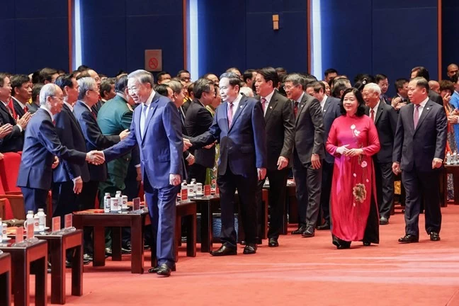 Lãnh đạo Đảng và Nhà nước tham dự Lễ Khai mạc trọng thể Đại hội đại biểu Mặt trận Tổ quốc Việt Nam lần thứ XI Lãnh đạo Đảng và Nhà nước tham dự Lễ khai mạc trọng thể Đại hội đại biểu Mặt trận Tổ quốc Việt Nam lần thứ XI