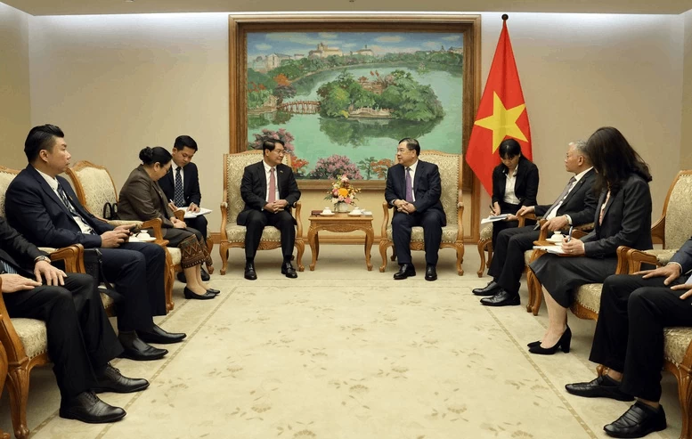 Phó Thủ tướng Thường trực Chính phủ Phạm Gia Túc đánh giá cao những thành tựu nổi bật mà Đảng bộ, chính quyền cùng nhân dân thủ đô Vientiane đạt được trong thời gian qua. (Nguồn: VGP) Phó Thủ tướng Thường trực Chính phủ Phạm Gia Túc đánh giá cao những thành tựu nổi bật mà Đảng bộ, chính quyền cùng nhân dân thủ đô Vientiane đạt được trong thời gian qua. (Nguồn: VGP)