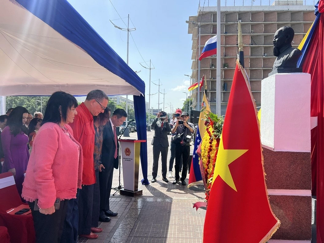 Venezuela tổ chức trọng thể Lễ kỷ niệm 136 năm ngày sinh Chủ tịch Hồ Chí Minh Venezuela tổ chức trọng thể Lễ kỷ niệm 136 năm ngày sinh Chủ tịch Hồ Chí Minh