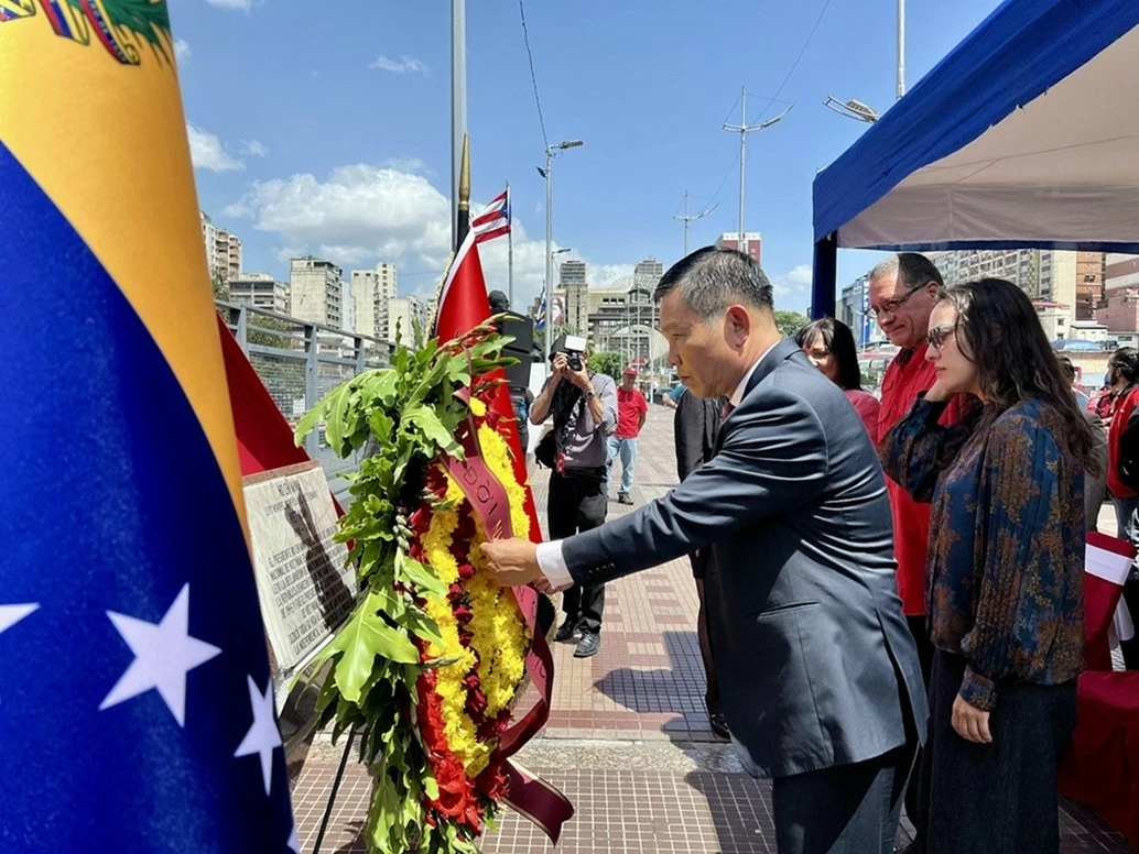 Venezuela tổ chức trọng thể Lễ kỷ niệm 136 năm ngày sinh Chủ tịch Hồ Chí Minh Venezuela tổ chức trọng thể Lễ kỷ niệm 136 năm ngày sinh Chủ tịch Hồ Chí Minh