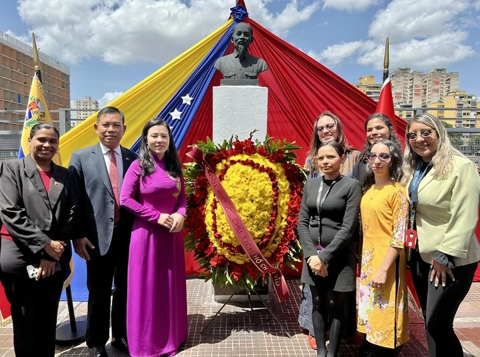 Venezuela tổ chức trọng thể Lễ kỷ niệm 136 năm ngày sinh Chủ tịch Hồ Chí Minh Venezuela tổ chức trọng thể Lễ kỷ niệm 136 năm ngày sinh Chủ tịch Hồ Chí Minh