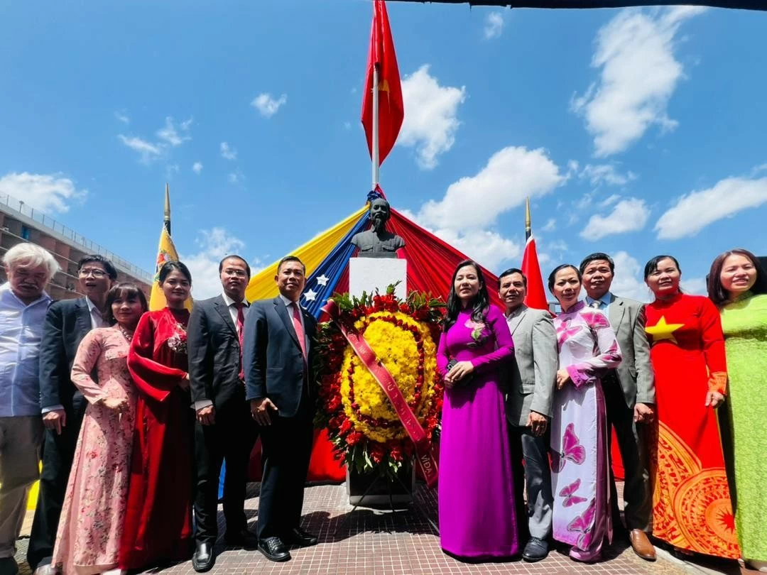 Venezuela tổ chức trọng thể Lễ kỷ niệm 136 năm ngày sinh Chủ tịch Hồ Chí Minh Venezuela tổ chức trọng thể Lễ kỷ niệm 136 năm ngày sinh Chủ tịch Hồ Chí Minh