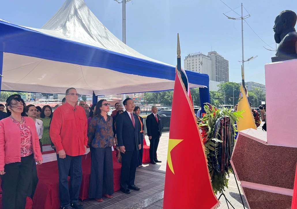 Venezuela tổ chức trọng thể Lễ kỷ niệm 136 năm ngày sinh Chủ tịch Hồ Chí Minh Venezuela tổ chức trọng thể Lễ kỷ niệm 136 năm ngày sinh Chủ tịch Hồ Chí Minh