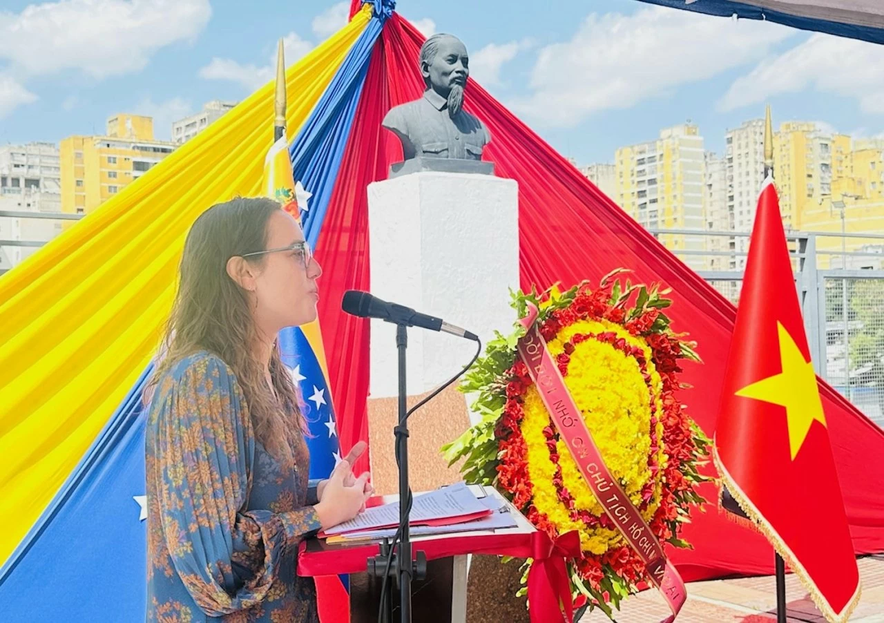 Venezuela tổ chức trọng thể Lễ kỷ niệm 136 năm ngày sinh Chủ tịch Hồ Chí Minh Venezuela tổ chức trọng thể Lễ kỷ niệm 136 năm ngày sinh Chủ tịch Hồ Chí Minh